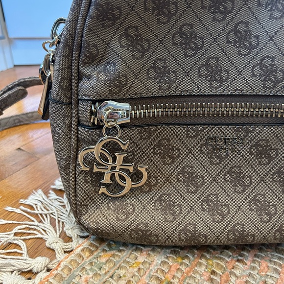 NWOT Guess mini logo backpack - Picture 3 of 8